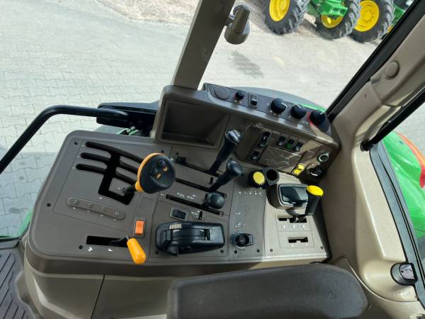 Трактор John Deere 6930 (2012)