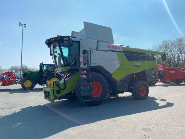 Комбайн Claas Lexion 7400 (2020)