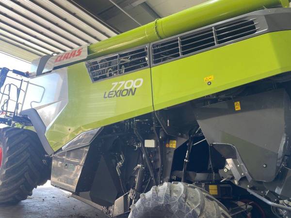 Комбайн Claas Lexion 7700 (2021)