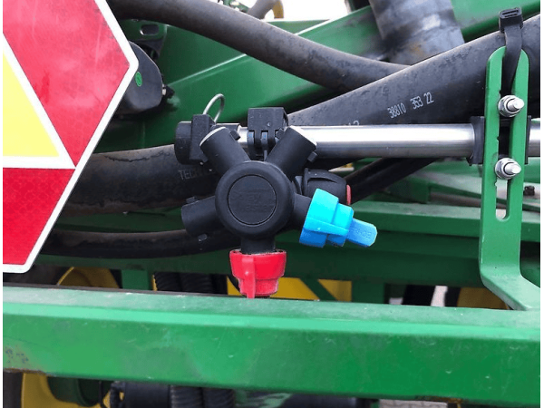 Причіпний обприскувач John Deere 740i (2013)