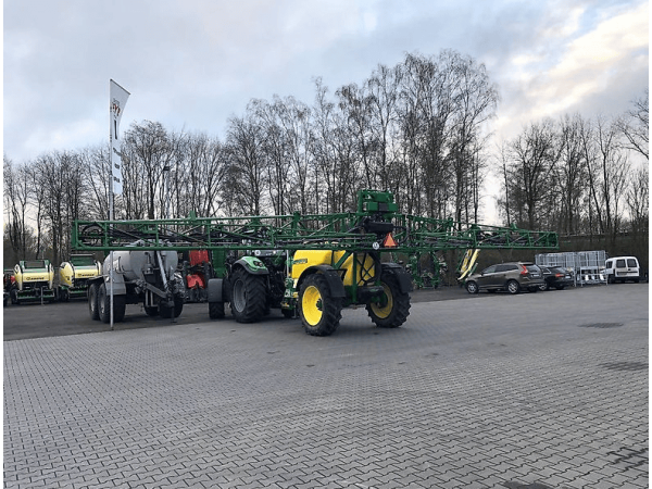 Причіпний обприскувач John Deere 740i (2013)