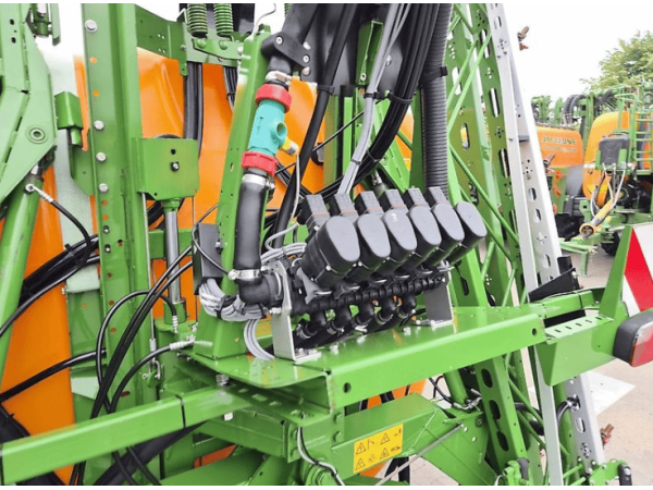 Навісний обприскувач Amazone UF 1201 (2010)
