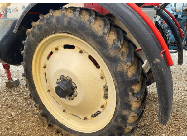 Причіпний обприскувач Kuhn Metris 4100 (2012)