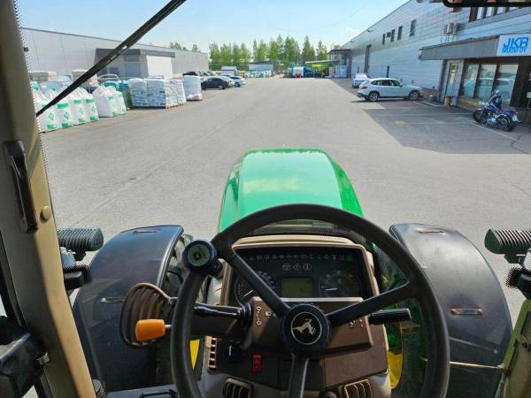 Трактор John Deere 6820 (2004)