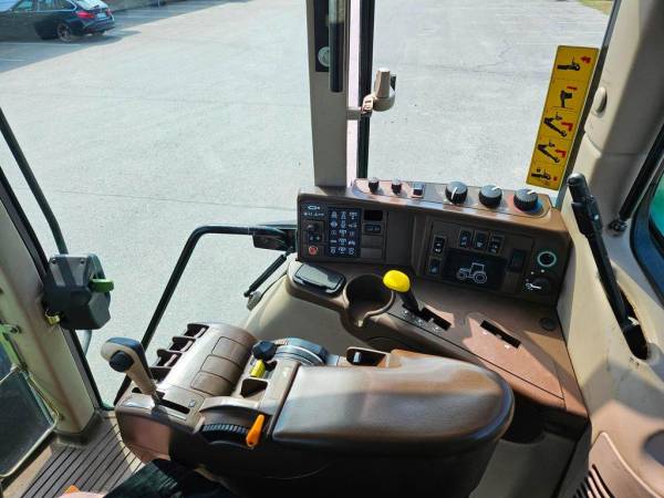 Трактор John Deere 6820 (2004)