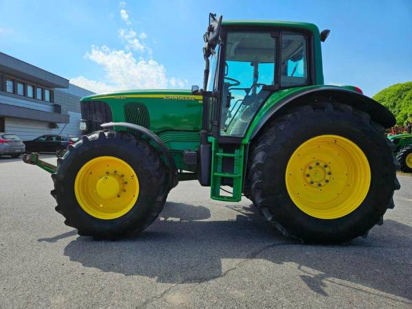Трактор John Deere 6820 (2004)
