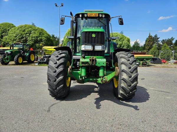 Трактор John Deere 6820 (2004)