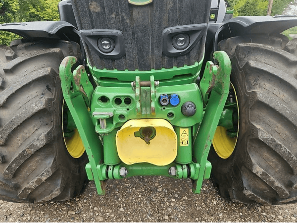 Трактор John Deere 6215R (2018)