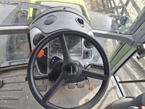 Трактор Claas Axion 810 (2011)