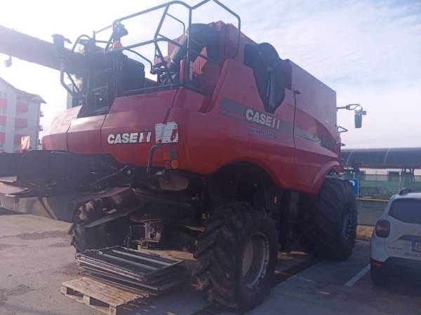 Комбайн Case IH Axial-Flow 8230 (2013)