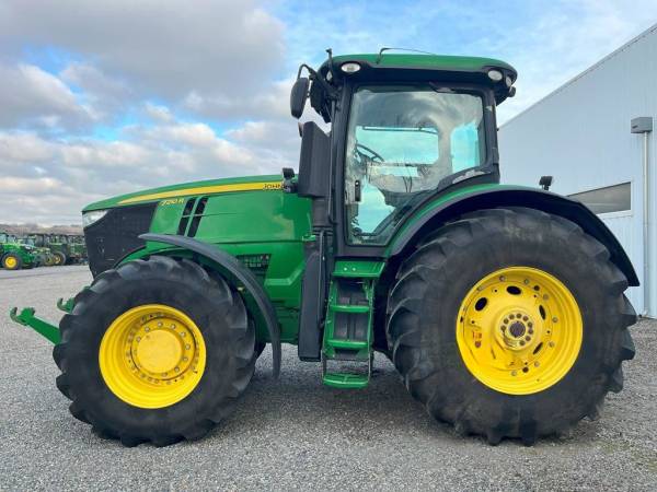 Трактор John Deere 7210R (2016)