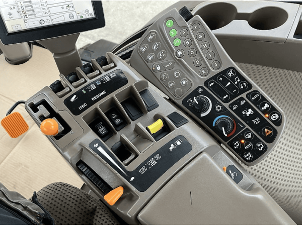 Трактор John Deere 8310R (2013)