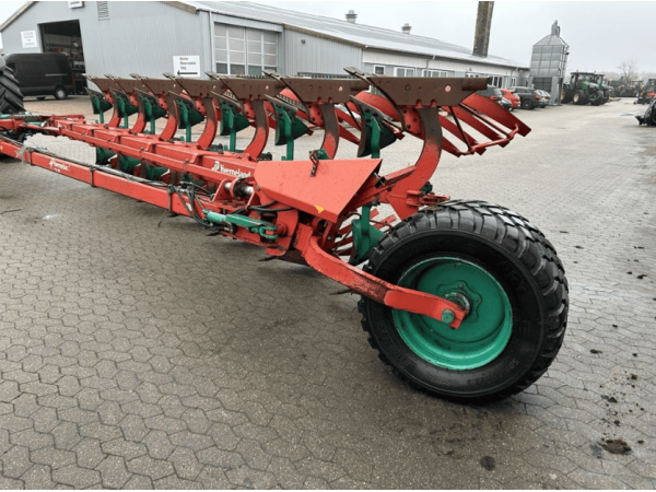 Плуг оборотний Kverneland PB 100 7 корпусів