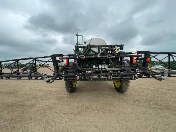 Самохідний обприскувач John Deere 4730 (2011)