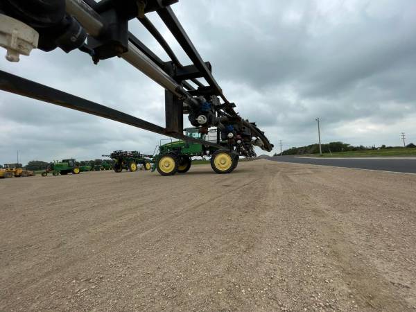 Самохідний обприскувач John Deere 4730 (2011)