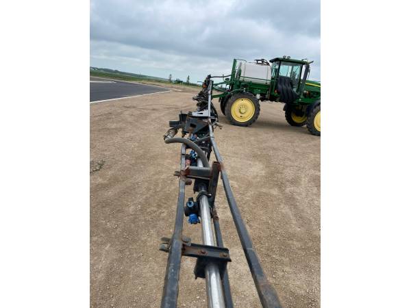 Самохідний обприскувач John Deere 4730 (2011)