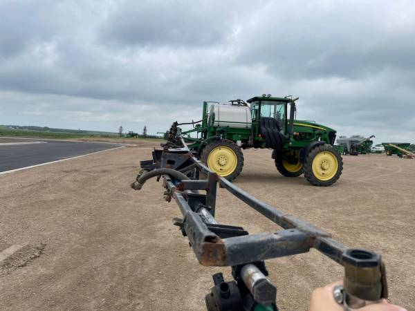 Самохідний обприскувач John Deere 4730 (2011)
