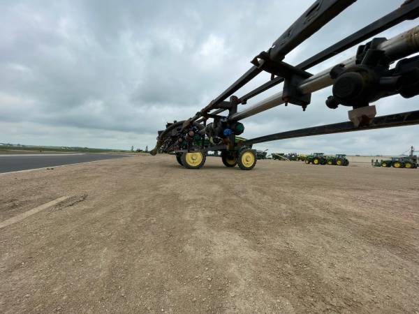 Самохідний обприскувач John Deere 4730 (2011)