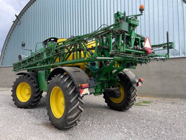 Самохідний обприскувач John Deere r4040i (2015)