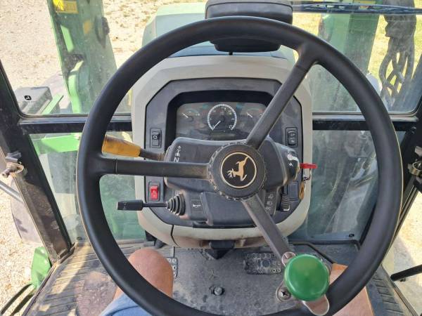 Трактор John Deere 5115M (2015)
