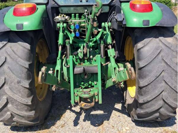 Трактор John Deere 5115M (2015)