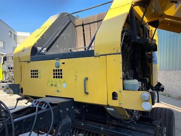 Прес-підбирач тюковий New Holland BR 7070 (2010)