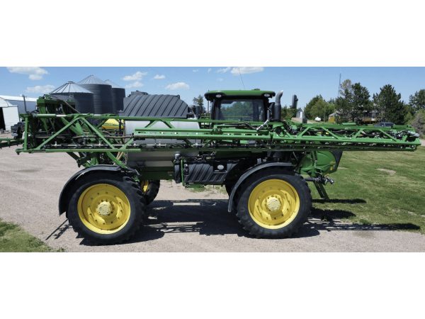 Самоходный опрыскиватель John Deere R4045 (2017)