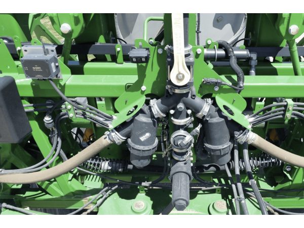 Самоходный опрыскиватель John Deere R4045 (2017)