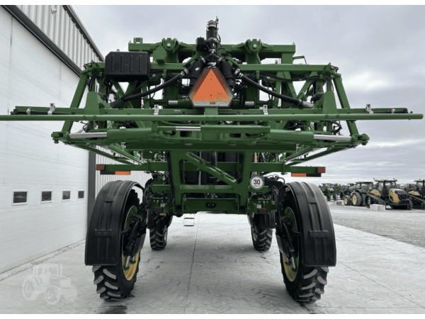 Самоходный опрыскиватель John Deere R4030 (2014)