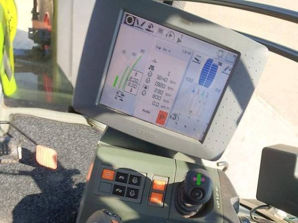 Трактор Claas Axion 810 (2015)