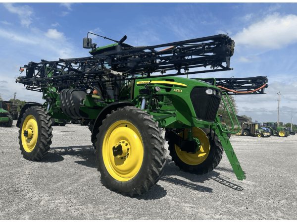 Самохідний обприскувач John Deere 4730 (2011)