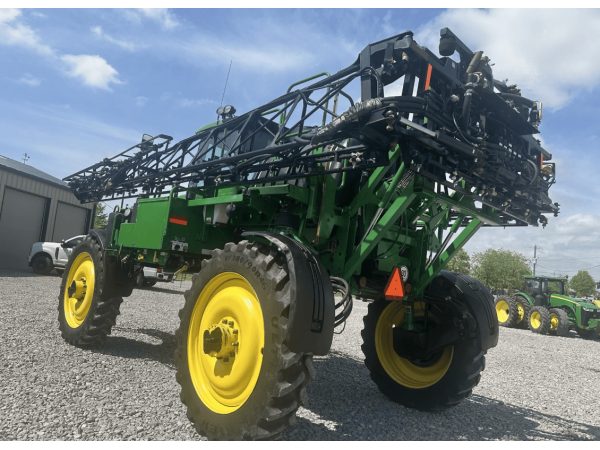 Самохідний обприскувач John Deere 4730 (2011)