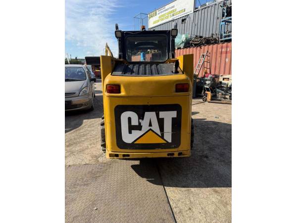 Міні-навантажувач Caterpillar 216 B3 (2013)