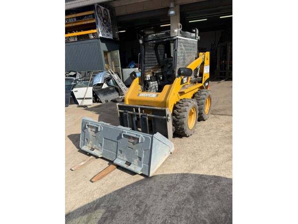 Міні-навантажувач Caterpillar 216 B3 (2013)