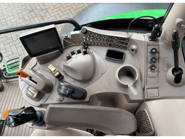 Трактор John Deere 6210R (2012)