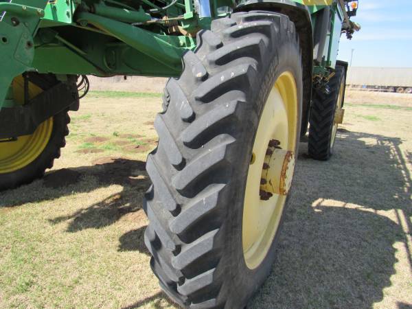 Самохідний обприскувач John Deere 4830 (2012)