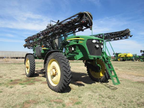 Самохідний обприскувач John Deere 4830 (2012)