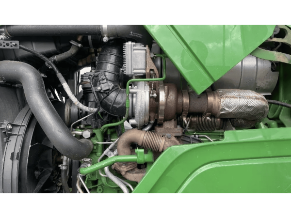 Трактор John Deere 6210 R (2012)