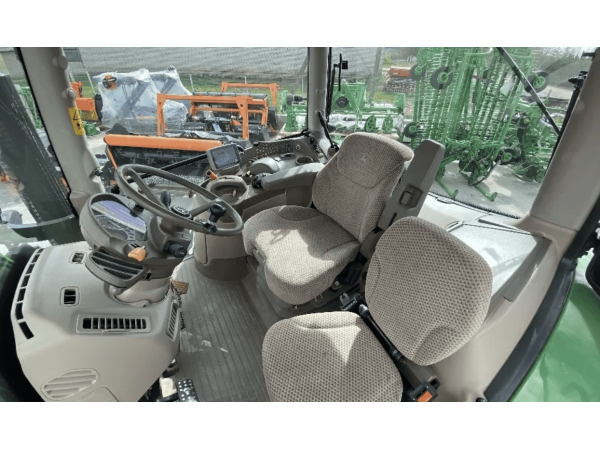 Трактор John Deere 6210 R (2012)