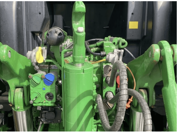 Трактор John Deere 6210 R (2012)