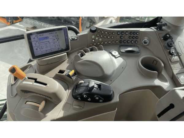 Трактор John Deere 6210 R (2012)