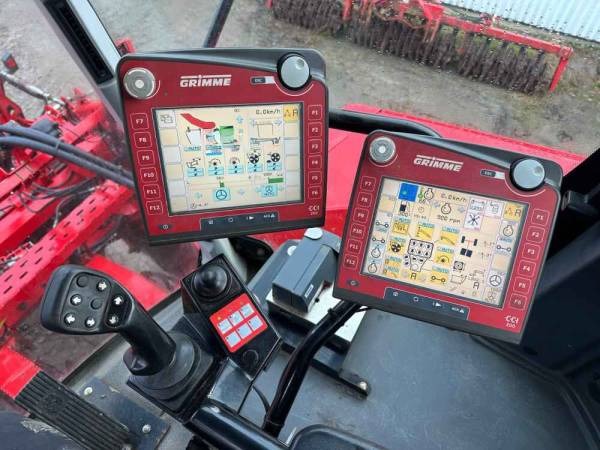 Бурякозбиральний комбайн Grimme Maxtron 620 (2010)