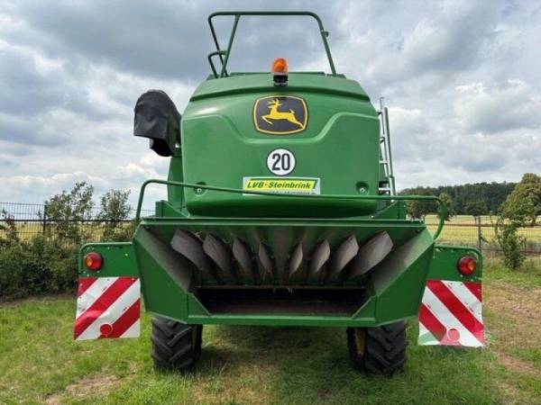 Комбайн John Deere W330 (2015)