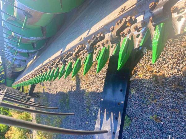 Жниварка John Deere 635F