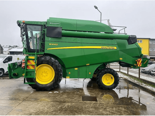 Комбайн John Deere W440 (2016)