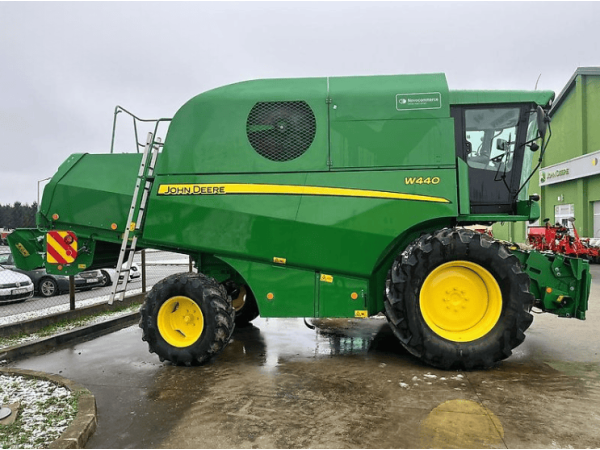 Комбайн John Deere W440 (2016)