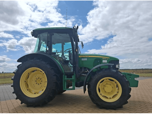 Трактор John Deere 5080M (2011)