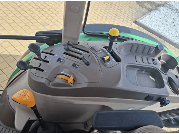Трактор John Deere 5080M (2011)