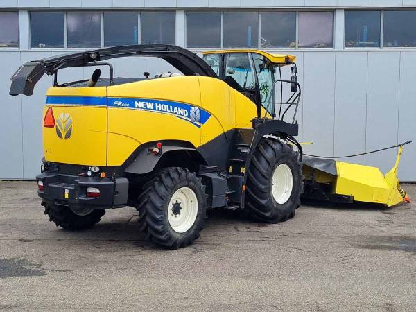 Комбайн кормозбиральний New Holland FR600 (2015)