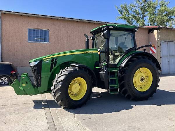 Трактор John Deere 8320R (2015)